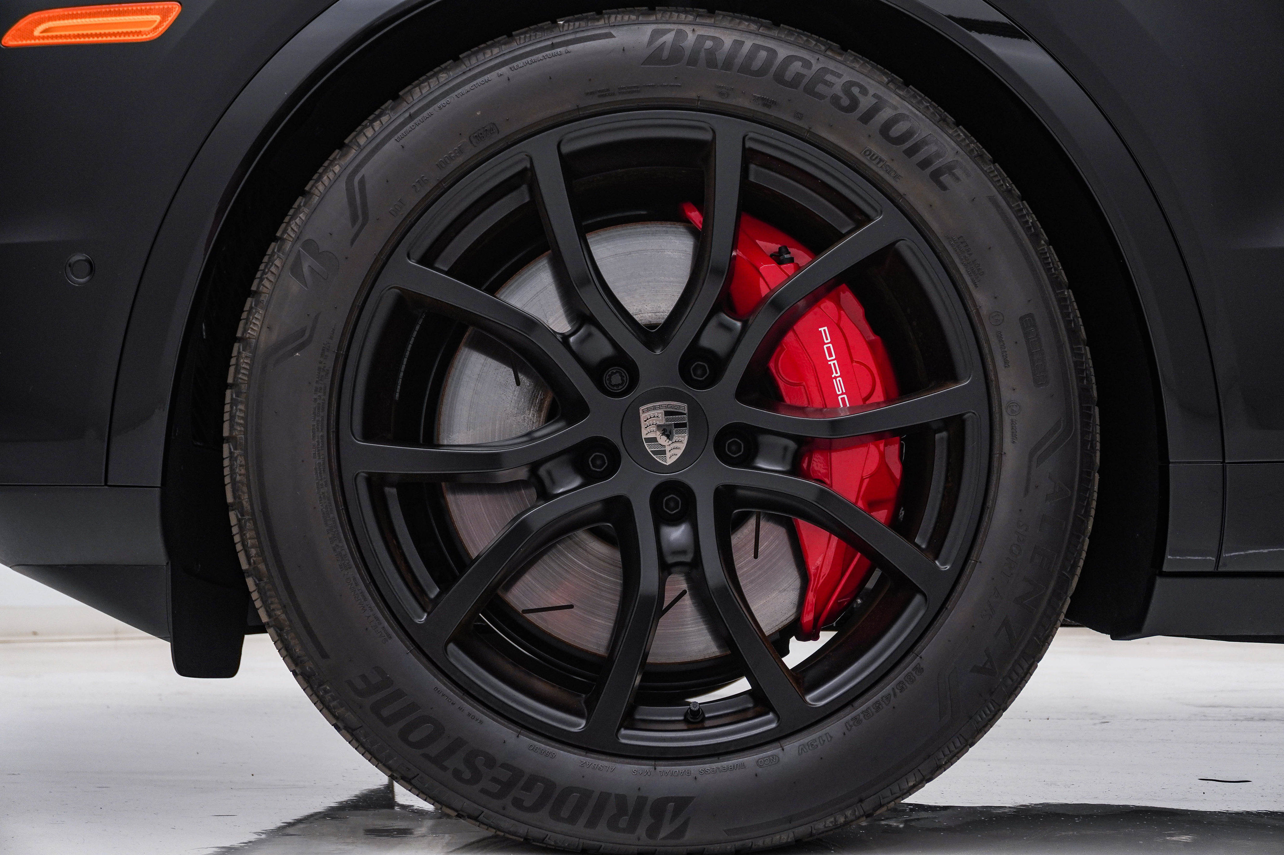 Certified 2025 Porsche Cayenne Turbo AWD/4WD image 13