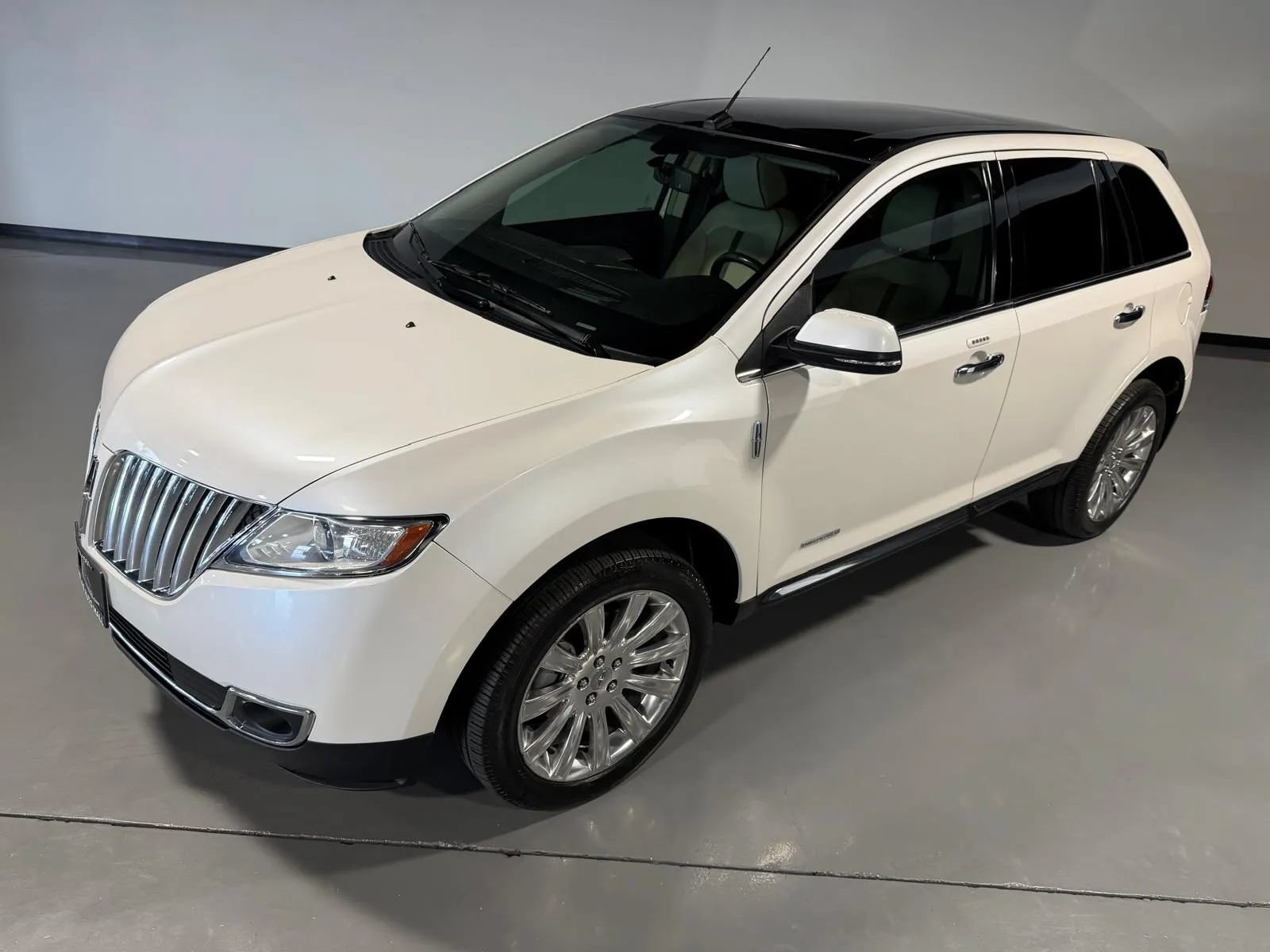 Used 2014 Lincoln MKX FWD w/ Equipment Group 101A image 45