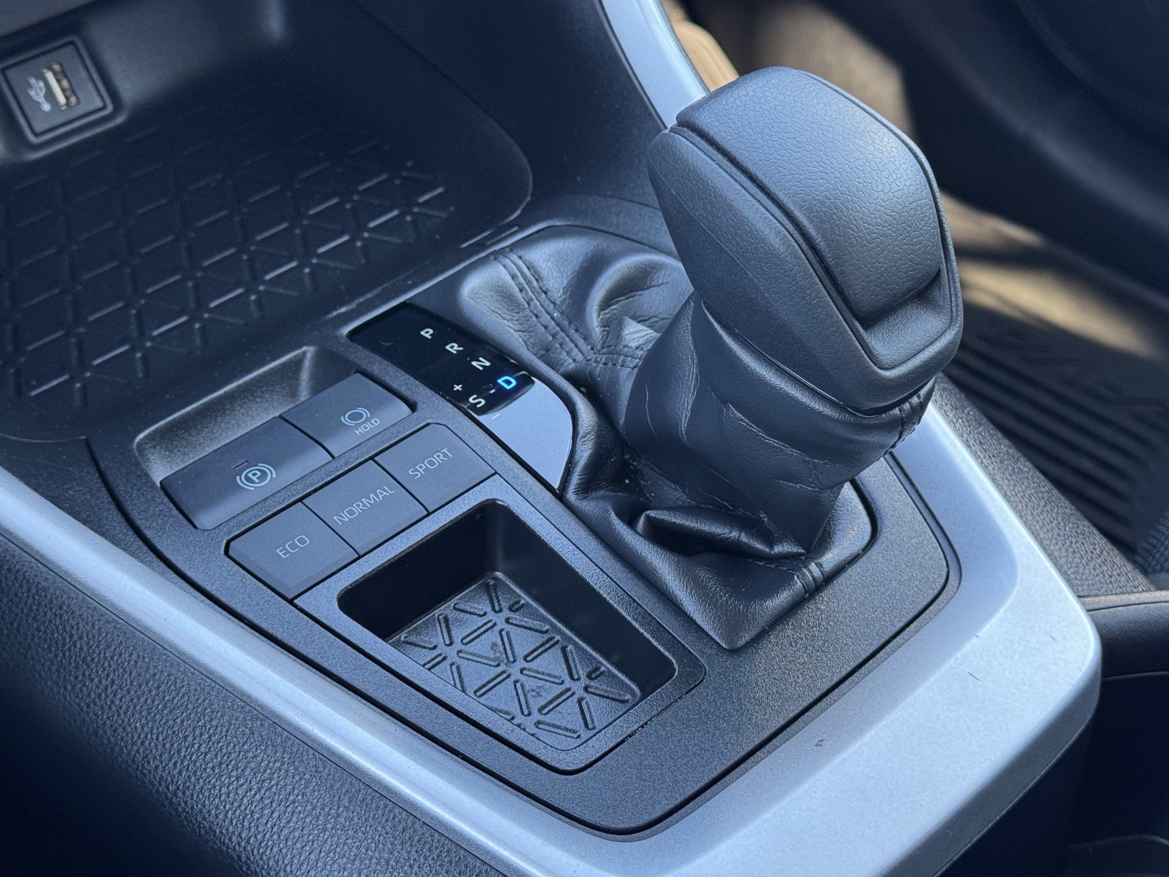 Used 2024 Toyota RAV4 LE image 28