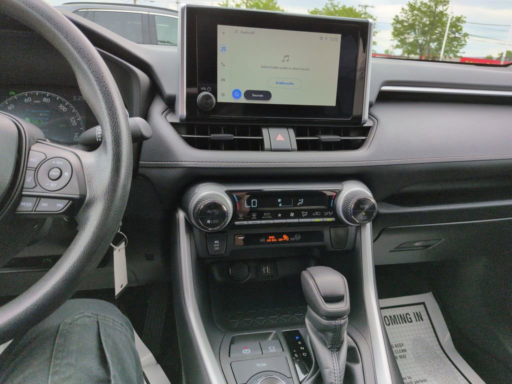 Used 2024 Toyota RAV4 LE AWD/4WD image 17