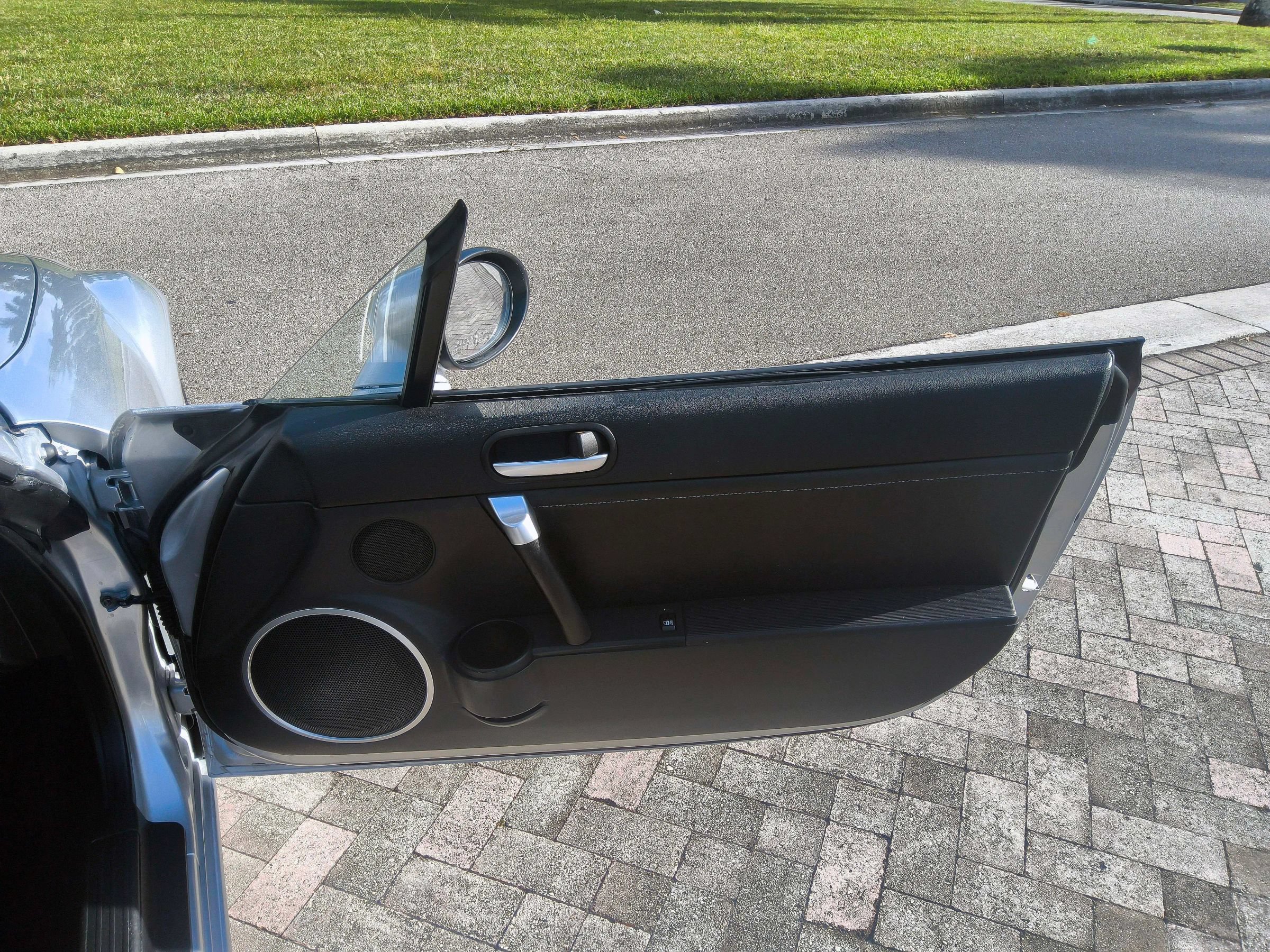 Used 2006 MAZDA MX-5 Miata Grand Touring RWD image 22