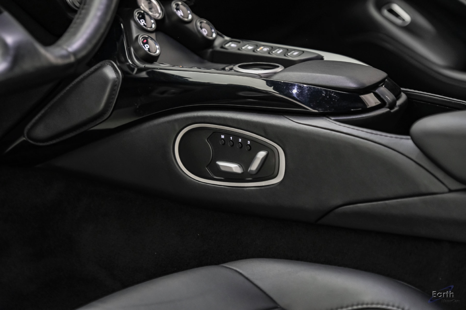 Used 2022 Aston Martin V8 Vantage Coupe RWD image 58