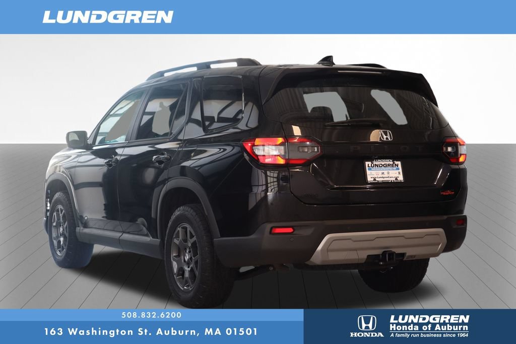 Used 2025 Honda Pilot TrailSport image 4