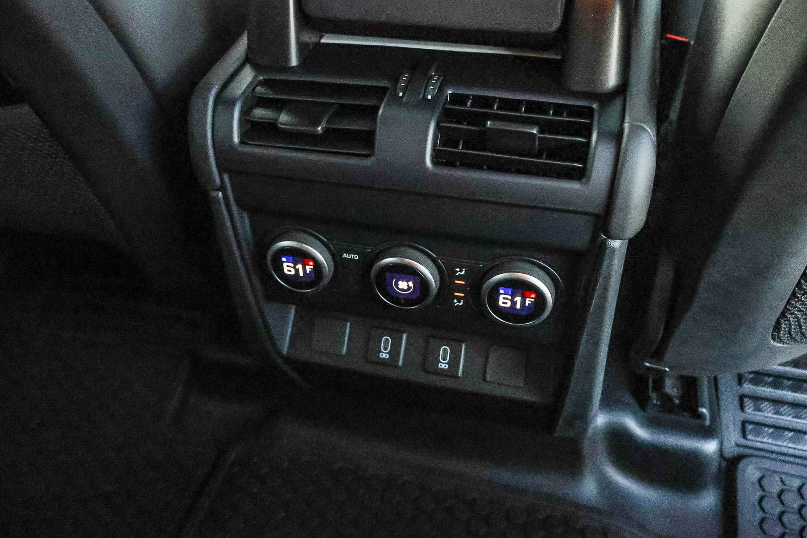 New 2026 Land Rover Defender 110 X-Dynamic SE image 21