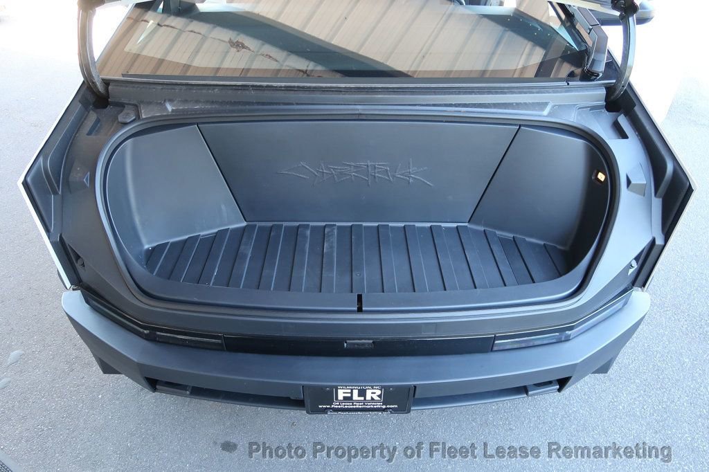 Used 2024 Tesla Cybertruck AWD Crew Cab image 35