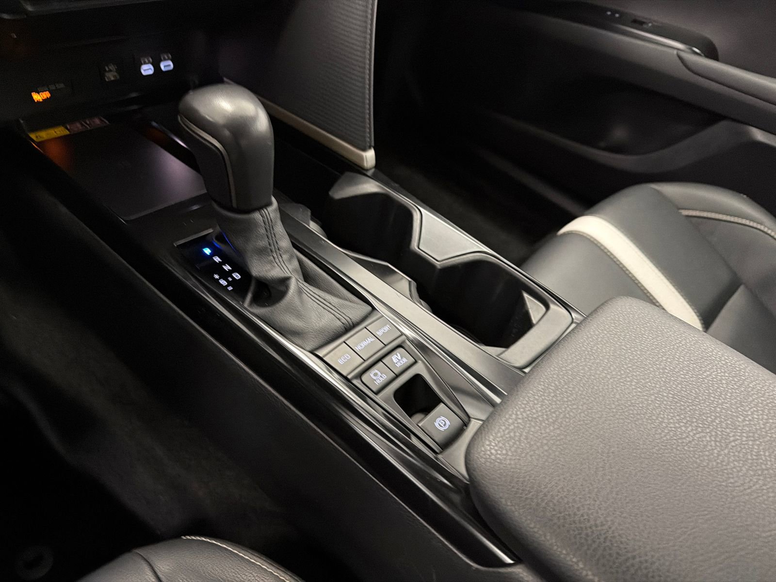 Used 2025 Toyota Camry SE image 28