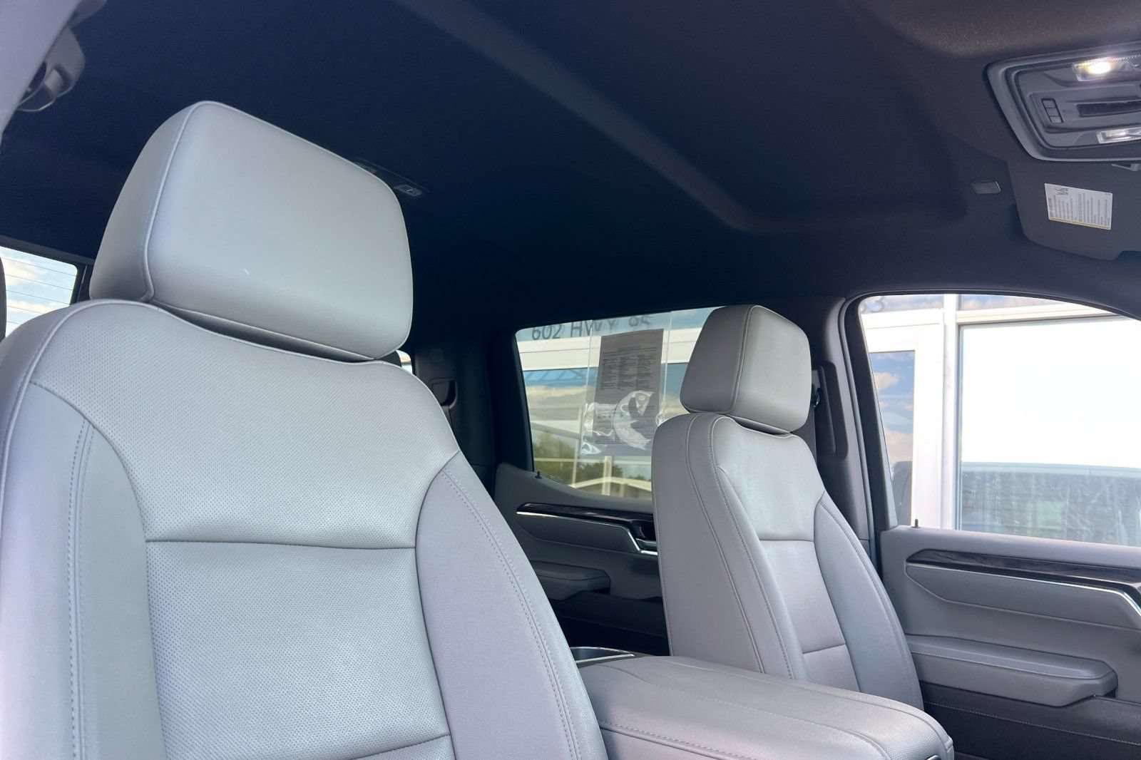 Used 2023 Chevrolet Silverado 1500 LTZ w/ Technology Package AWD/4WD image 17