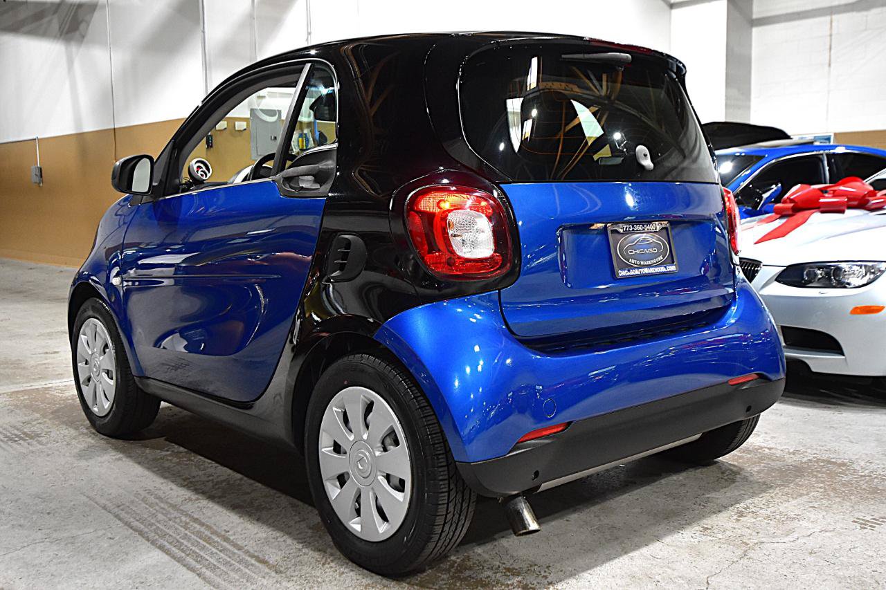 Used 2016 smart fortwo pure RWD image 6