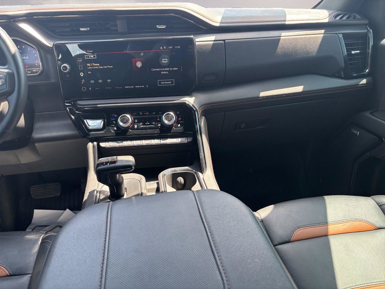 Used 2025 GMC Sierra 1500 AT4 w/ AT4 Premium Package AWD/4WD image 11