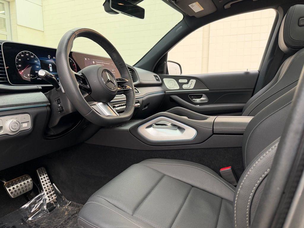 Used 2025 Mercedes-Benz GLS 450 4MATIC image 4