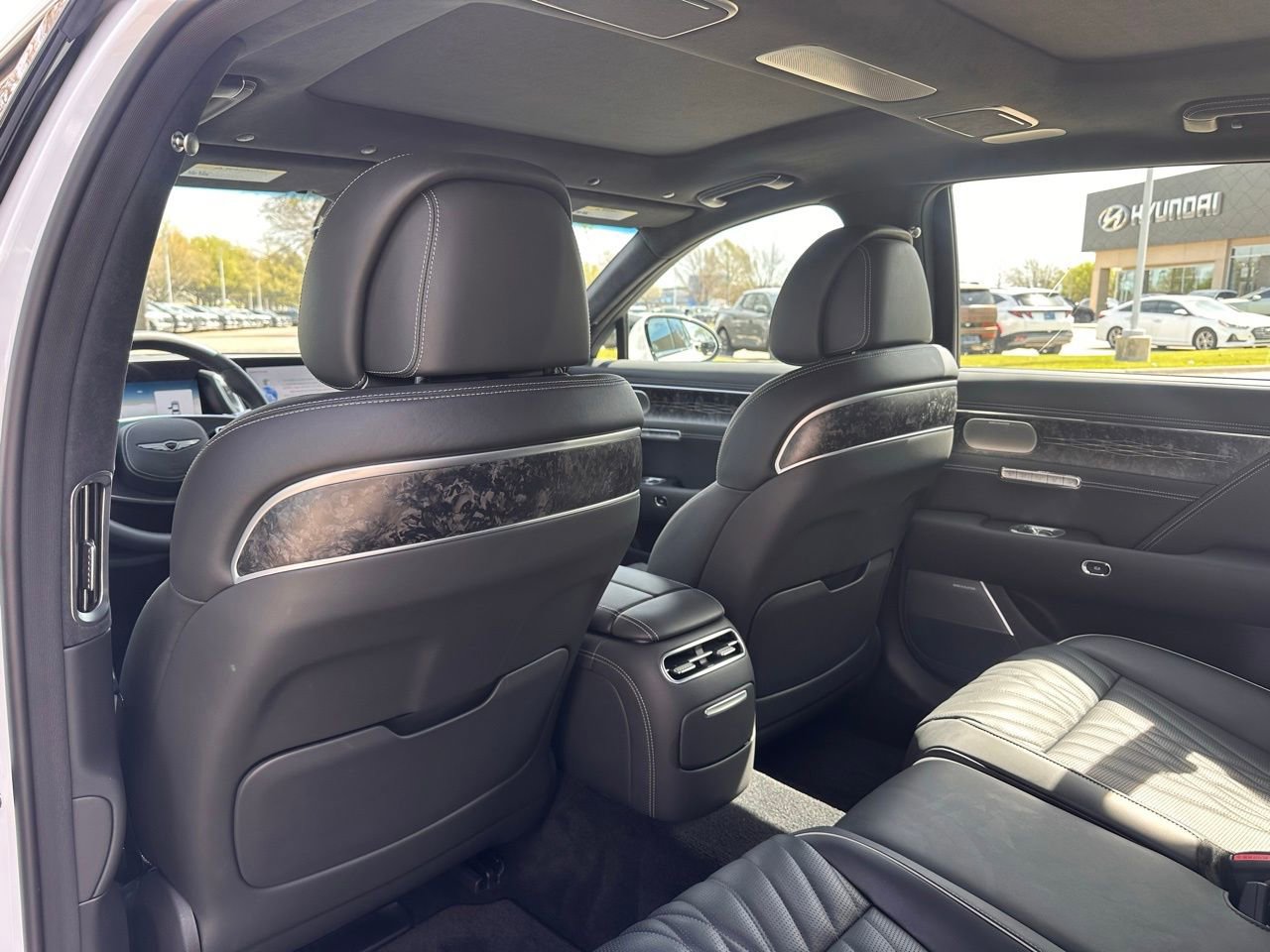 Used 2025 Genesis G90 3.5T image 17