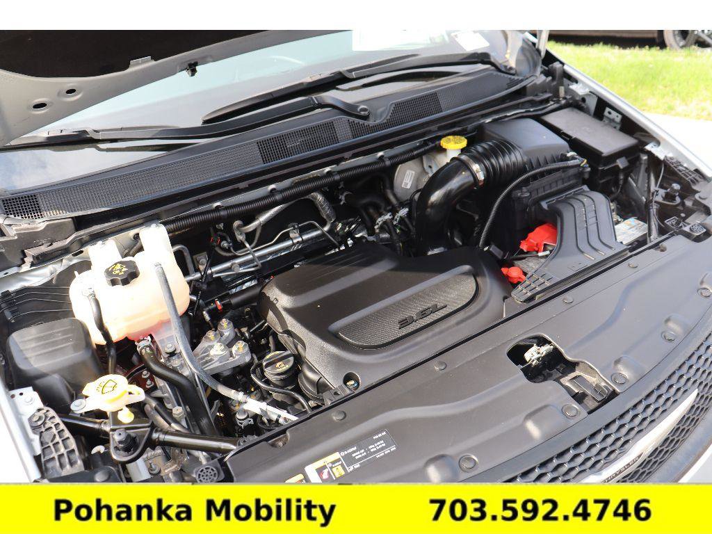 Used 2023 Chrysler Voyager LX image 32
