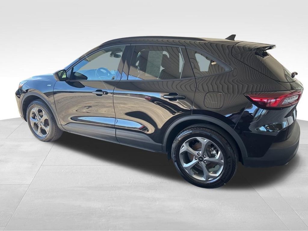 Used 2025 Ford Escape ST-Line image 3