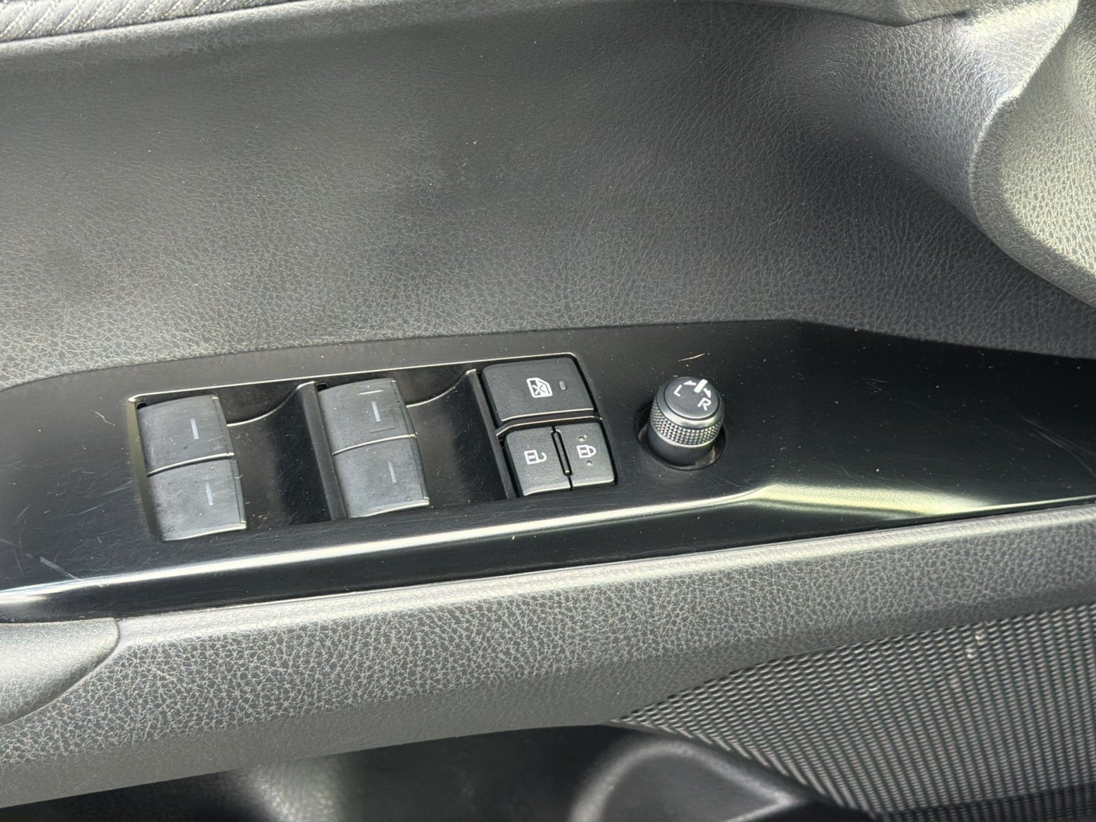 Used 2025 Toyota Camry SE FWD image 15