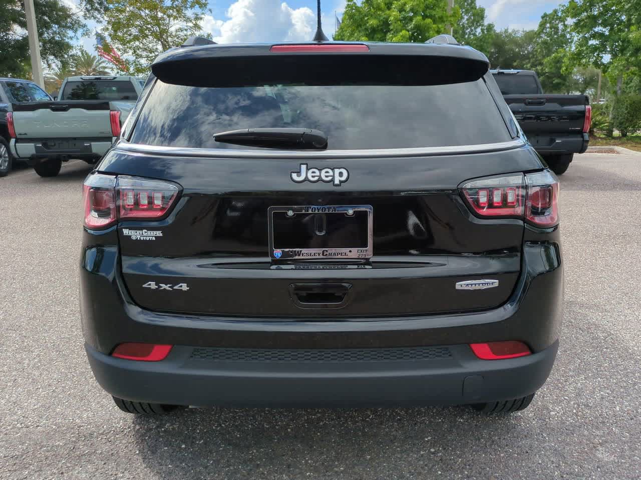 Used 2025 Jeep Compass Latitude AWD/4WD image 5