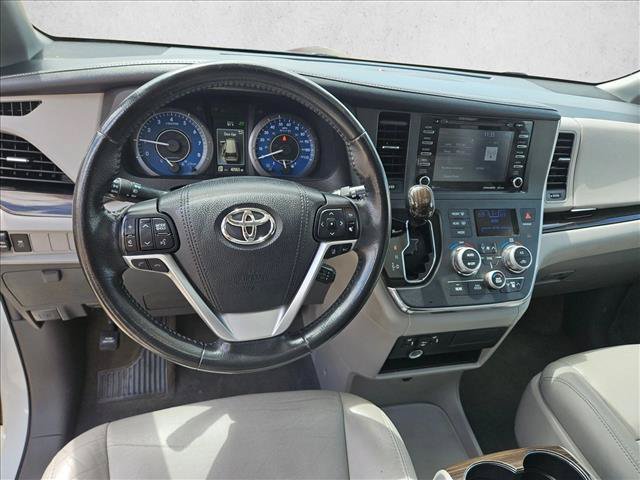 Used 2018 Toyota Sienna XLE FWD image 15