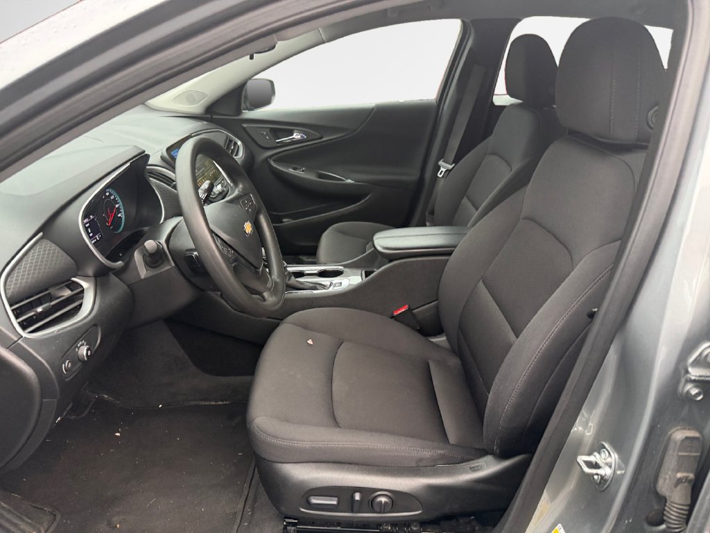 Used 2025 Chevrolet Malibu LT FWD image 12