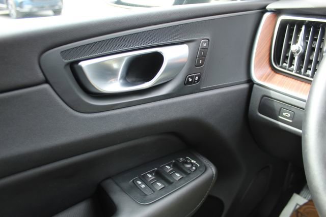 Used 2024 Volvo XC60 B5 Plus image 21