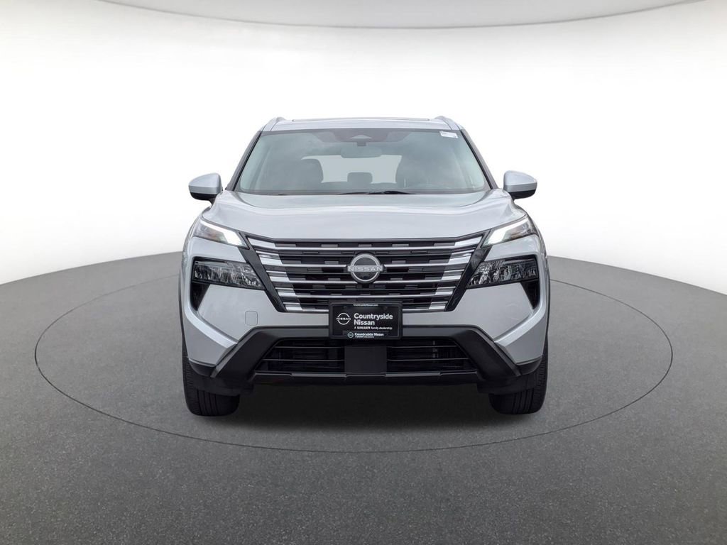 Used 2024 Nissan Rogue SV w/ SV Premium Package image 2