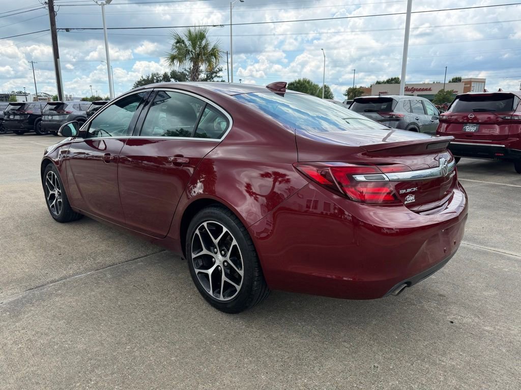 Used 2017 Buick Regal Sport Touring FWD image 3