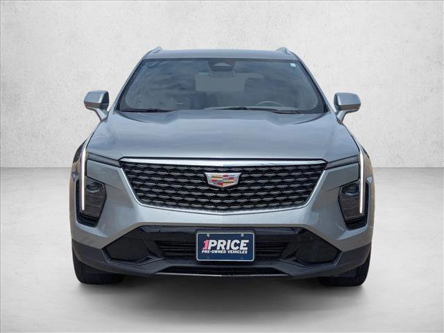 Used 2025 Cadillac XT4 Premium Luxury FWD image 2