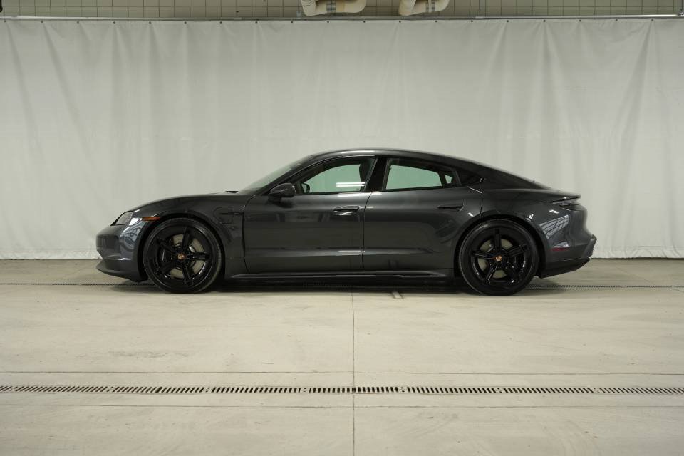 New 2025 Porsche Taycan 4S image 2