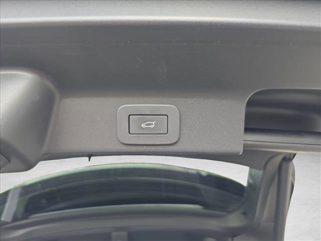 Certified 2025 Jaguar F-PACE R-Dynamic S image 13