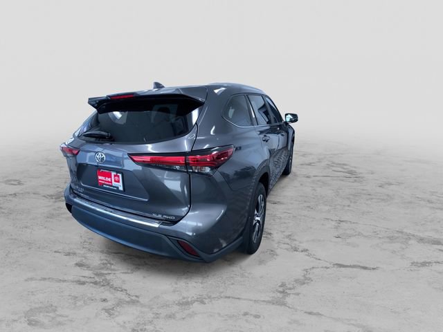 Used 2023 Toyota Highlander XLE image 11