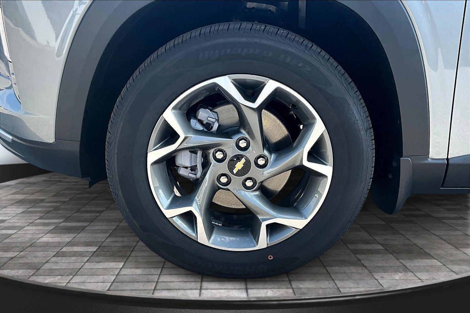 New 2025 Chevrolet Trax LT w/ LT Convenience Package image 18