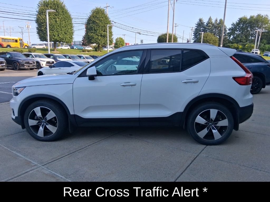 Used 2021 Volvo XC40 T5 Momentum w/ Protection Package Premier AWD/4WD image 6