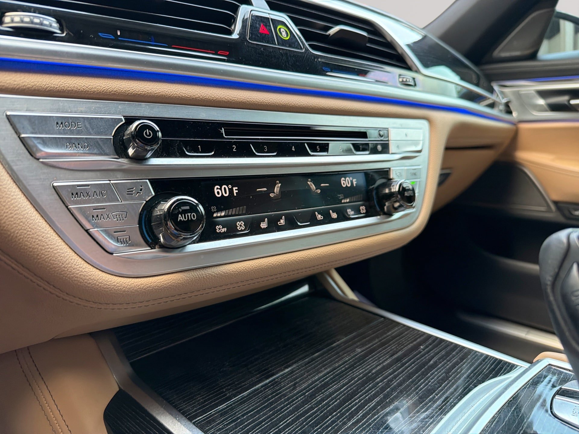 Used 2020 BMW 750i xDrive w/ Executive Package AWD/4WD image 17