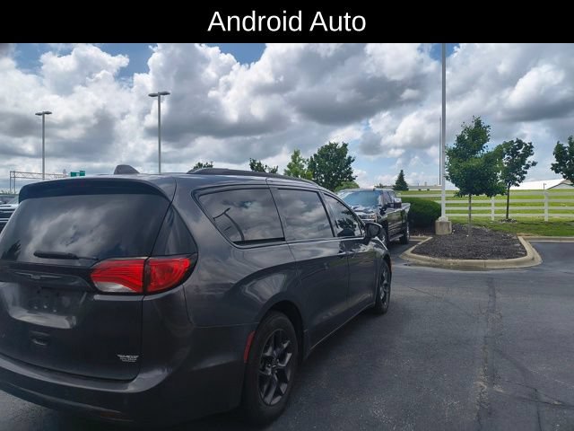 Used 2019 Chrysler Pacifica Touring-L Plus w/ S Appearance Package FWD image 3