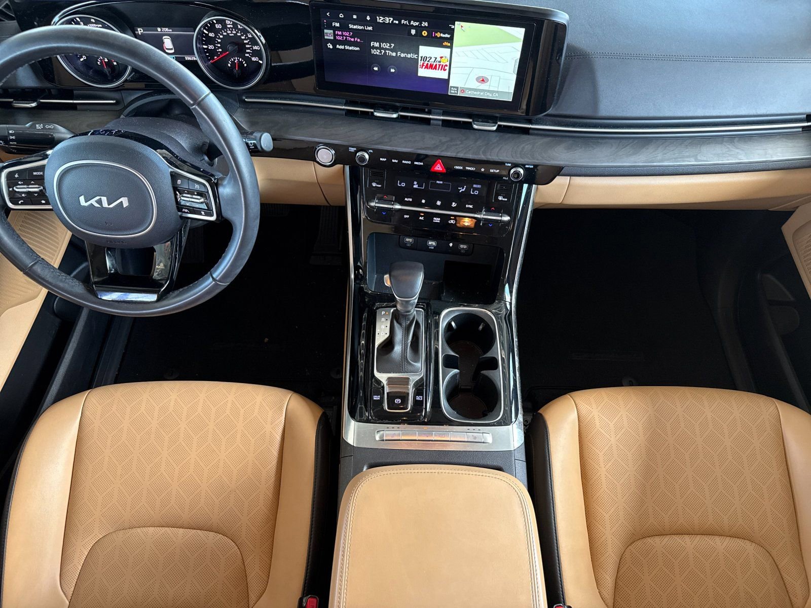 Used 2024 Kia Carnival EX FWD image 12
