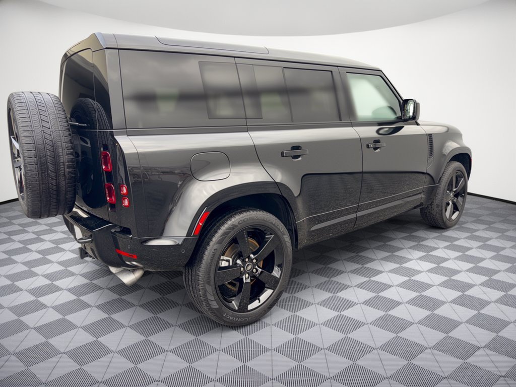 Used 2025 Land Rover Defender 110 X-Dynamic SE AWD/4WD image 9