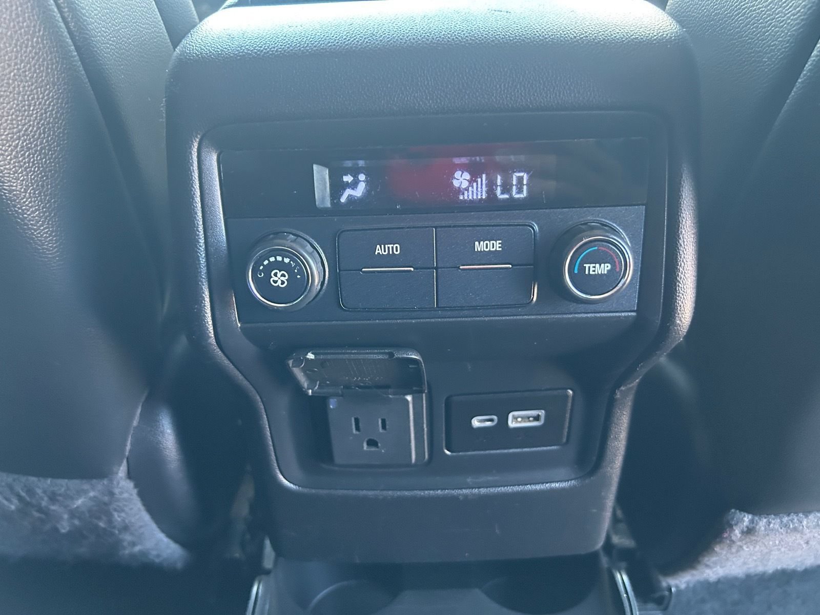 Used 2020 GMC Acadia SLT FWD image 17
