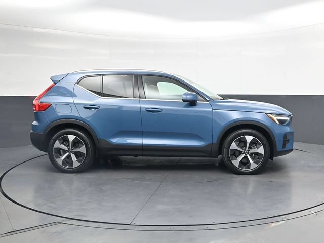 Used 2024 Volvo XC40 B5 Plus AWD/4WD image 3