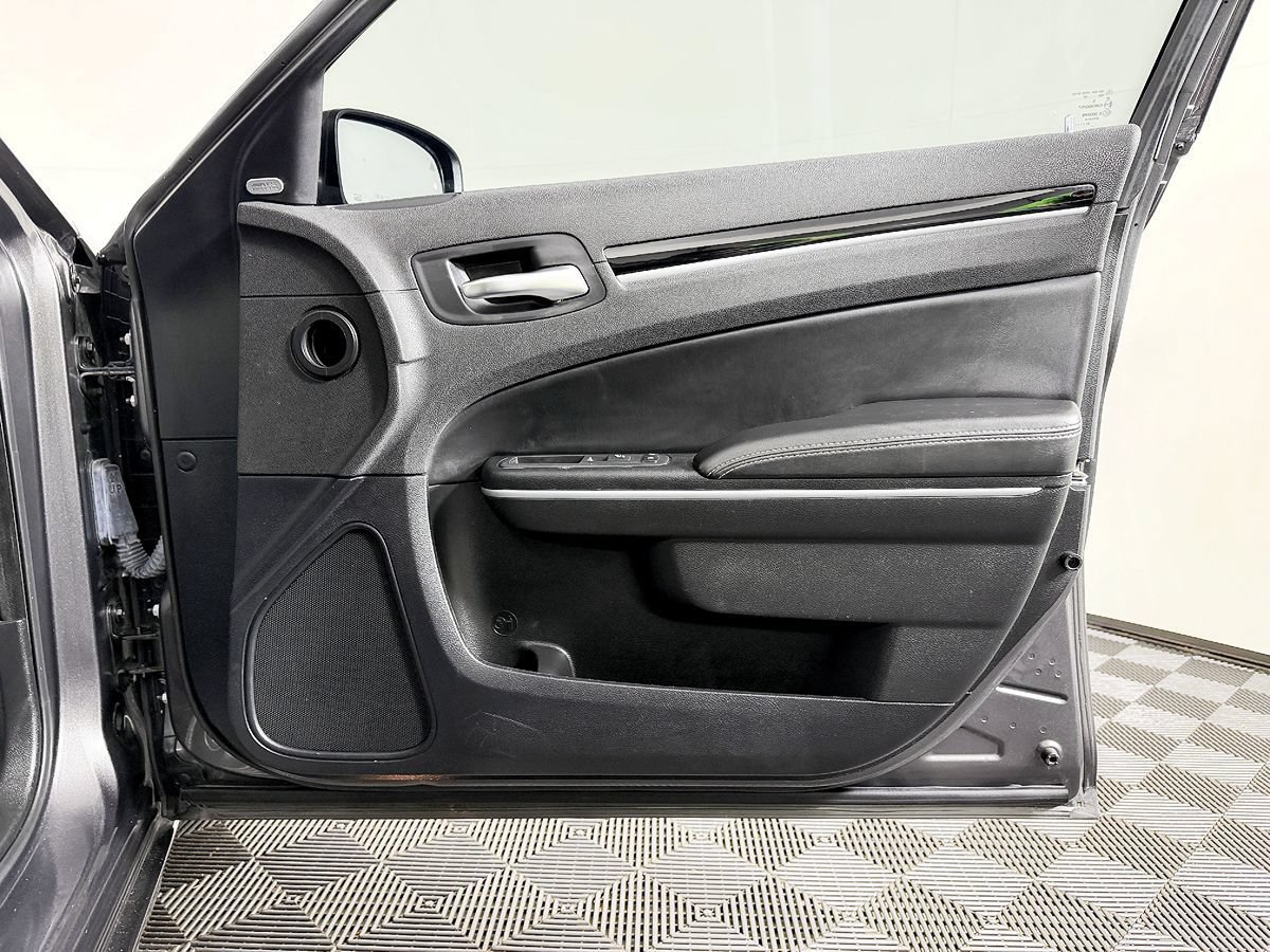 Used 2023 Chrysler 300 S RWD image 43
