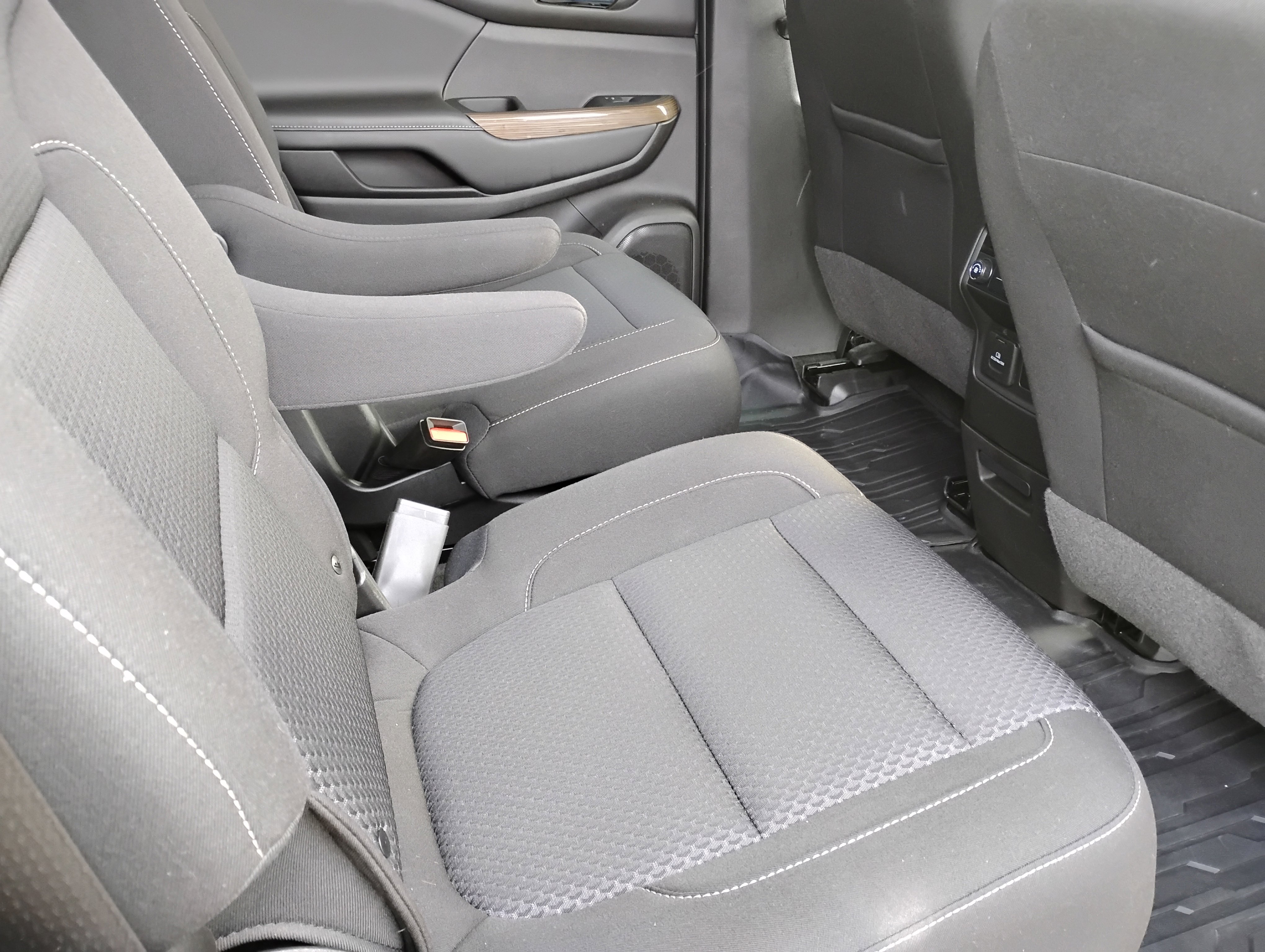 Used 2022 GMC Acadia SLE w/ Driver Convenience Package image 19