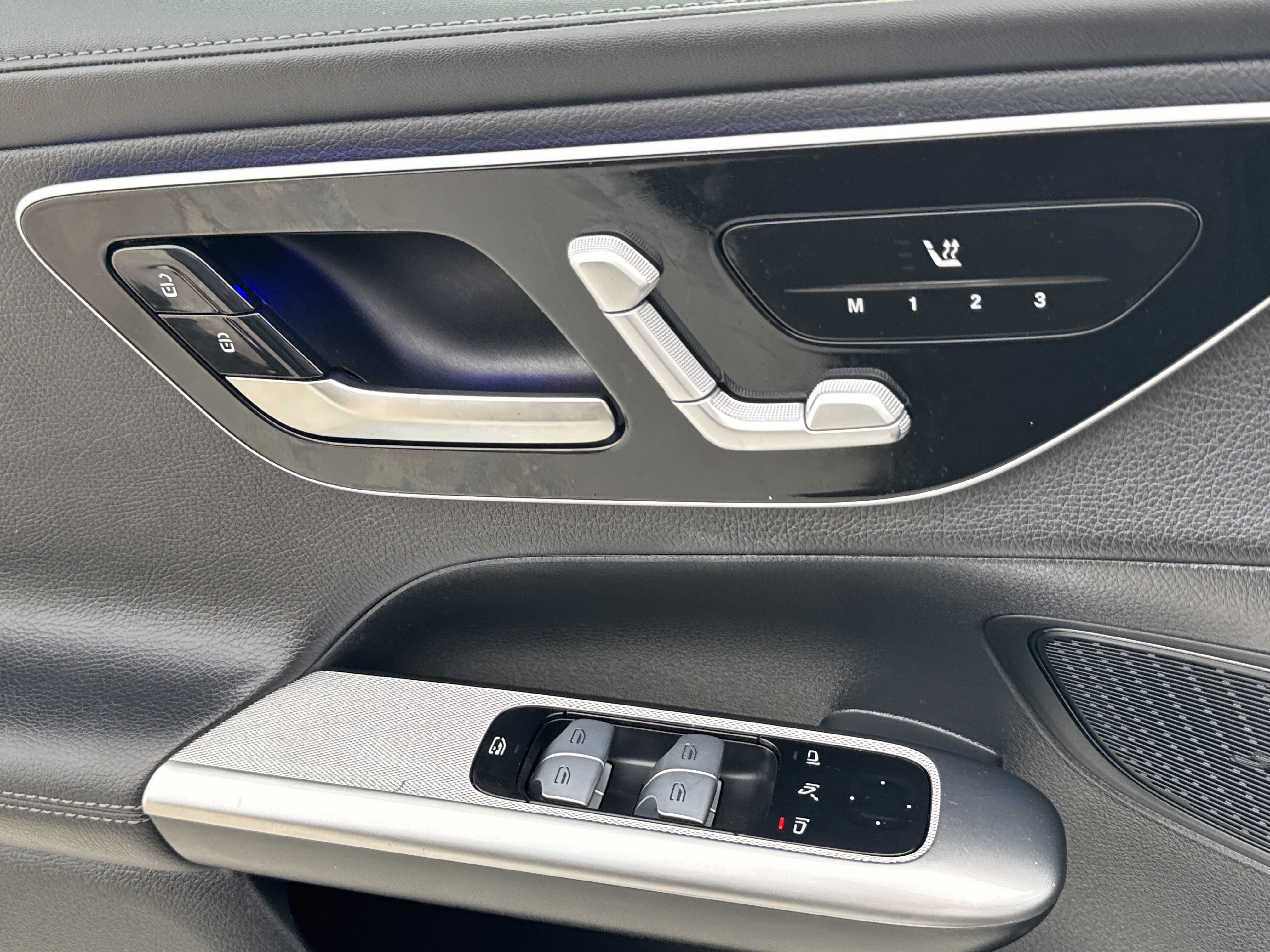 Used 2024 Mercedes-Benz GLC 300 image 26