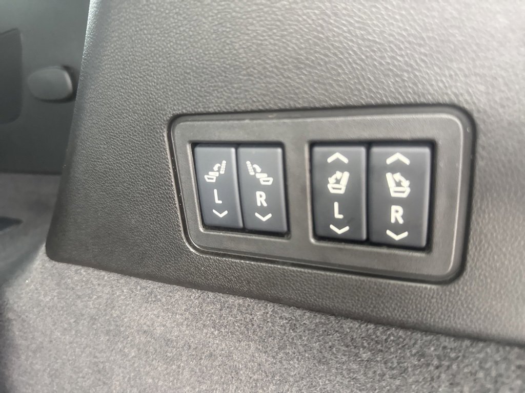 Certified 2025 Cadillac XT6 Premium Luxury image 12