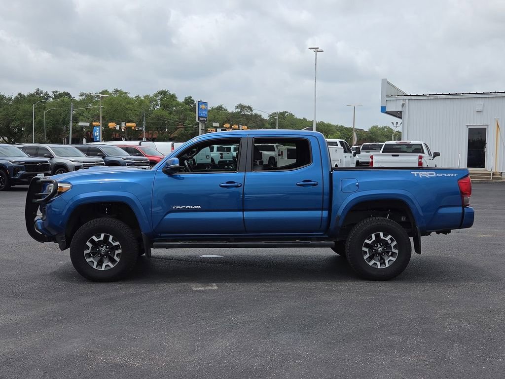 Used 2017 Toyota Tacoma SR5 RWD image 14