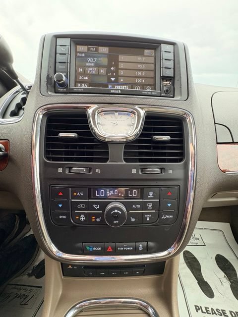 Used 2016 Chrysler Town & Country Limited Platinum w/ Trailer Tow Group FWD image 18