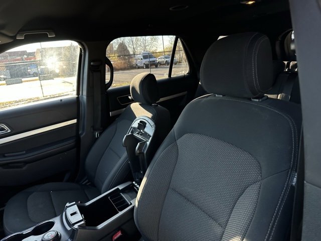 Used 2017 Ford Explorer XLT image 8