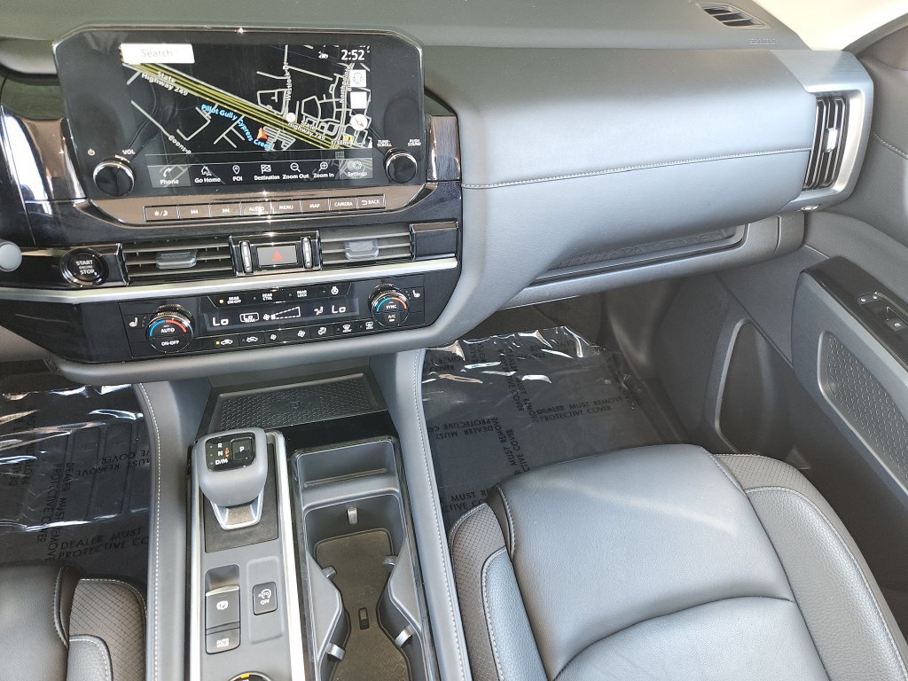 Used 2025 Nissan Pathfinder SL AWD/4WD image 18