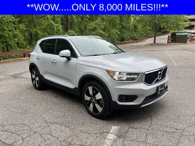 Used 2021 Volvo XC40 T5 Momentum w/ Premium Package AWD/4WD image 1
