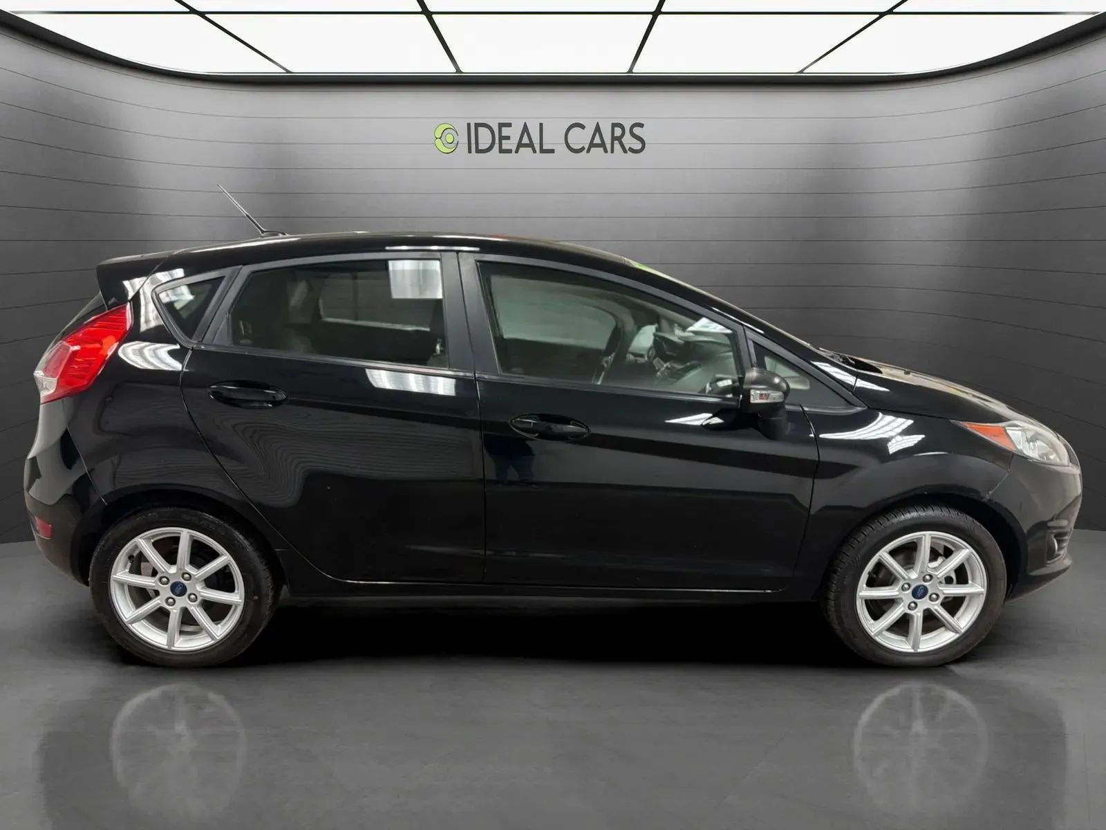 Used 2019 Ford Fiesta SE w/ Equipment Group 201A FWD image 4