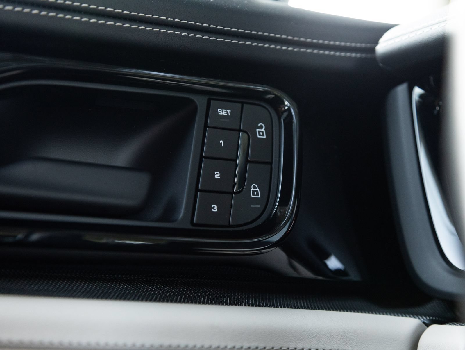 Certified 2024 Porsche Panamera 4 AWD/4WD image 19