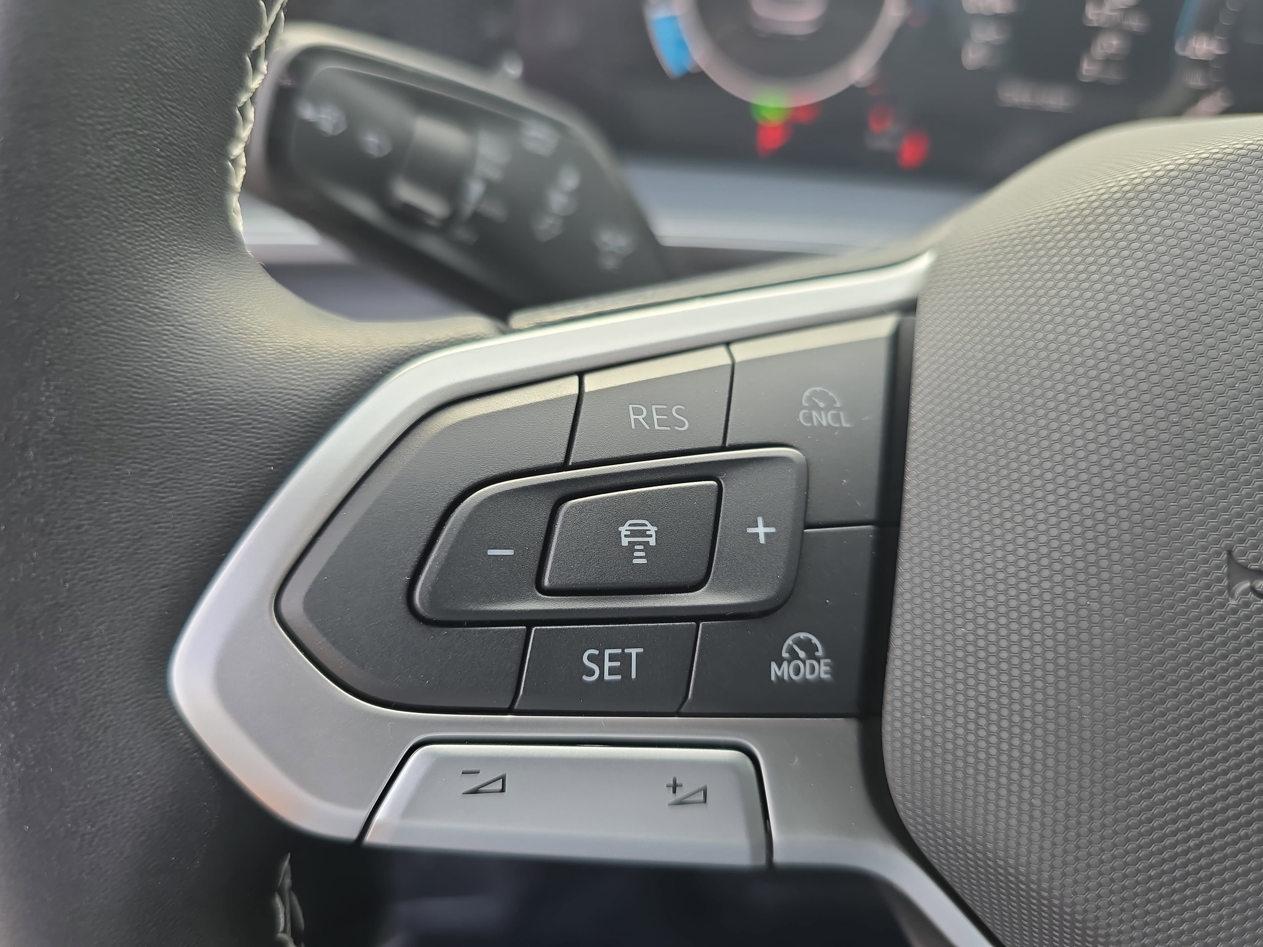 New 2026 Volkswagen Tiguan SE FWD image 17