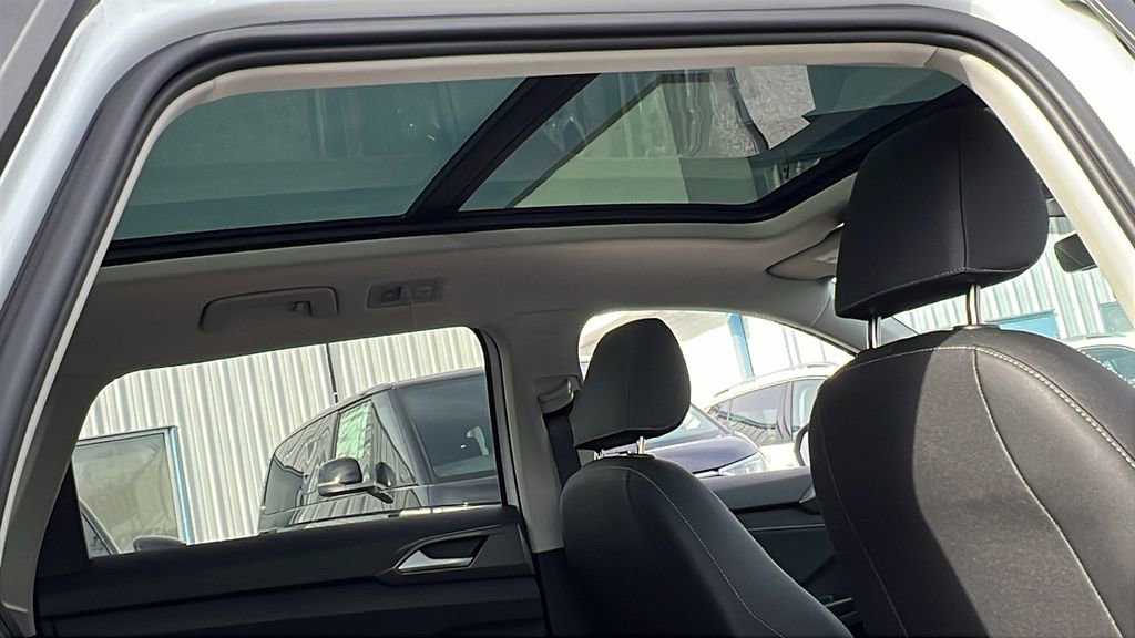 New 2026 Volkswagen Taos SE image 12