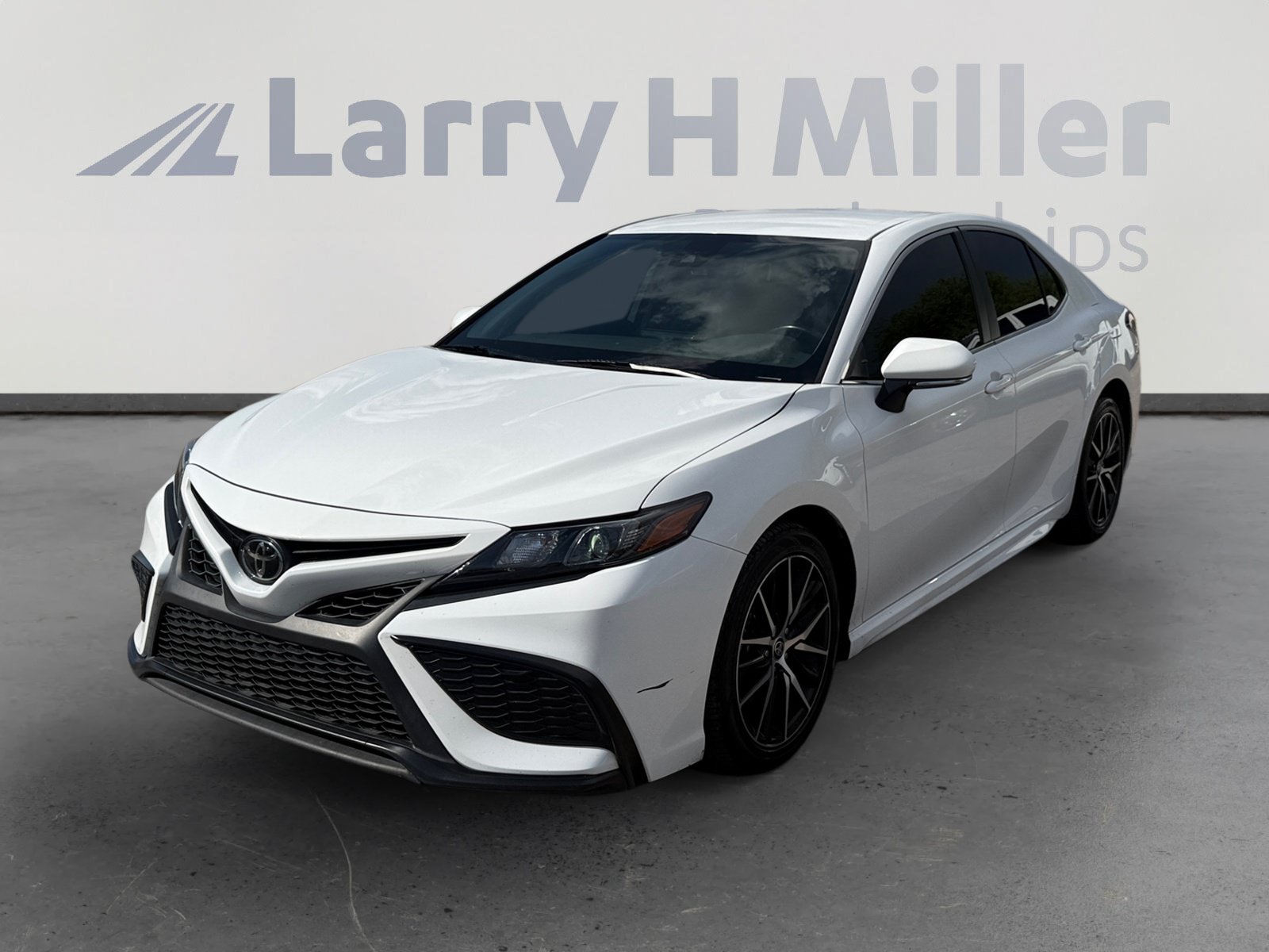 Used 2023 Toyota Camry SE w/ Protection Package (Q2) (TMS) FWD video 1